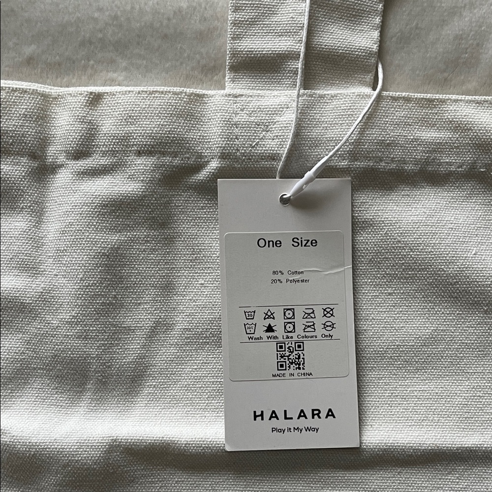 NWT HALARA White Tote with Green Details - Picture 3 of 4